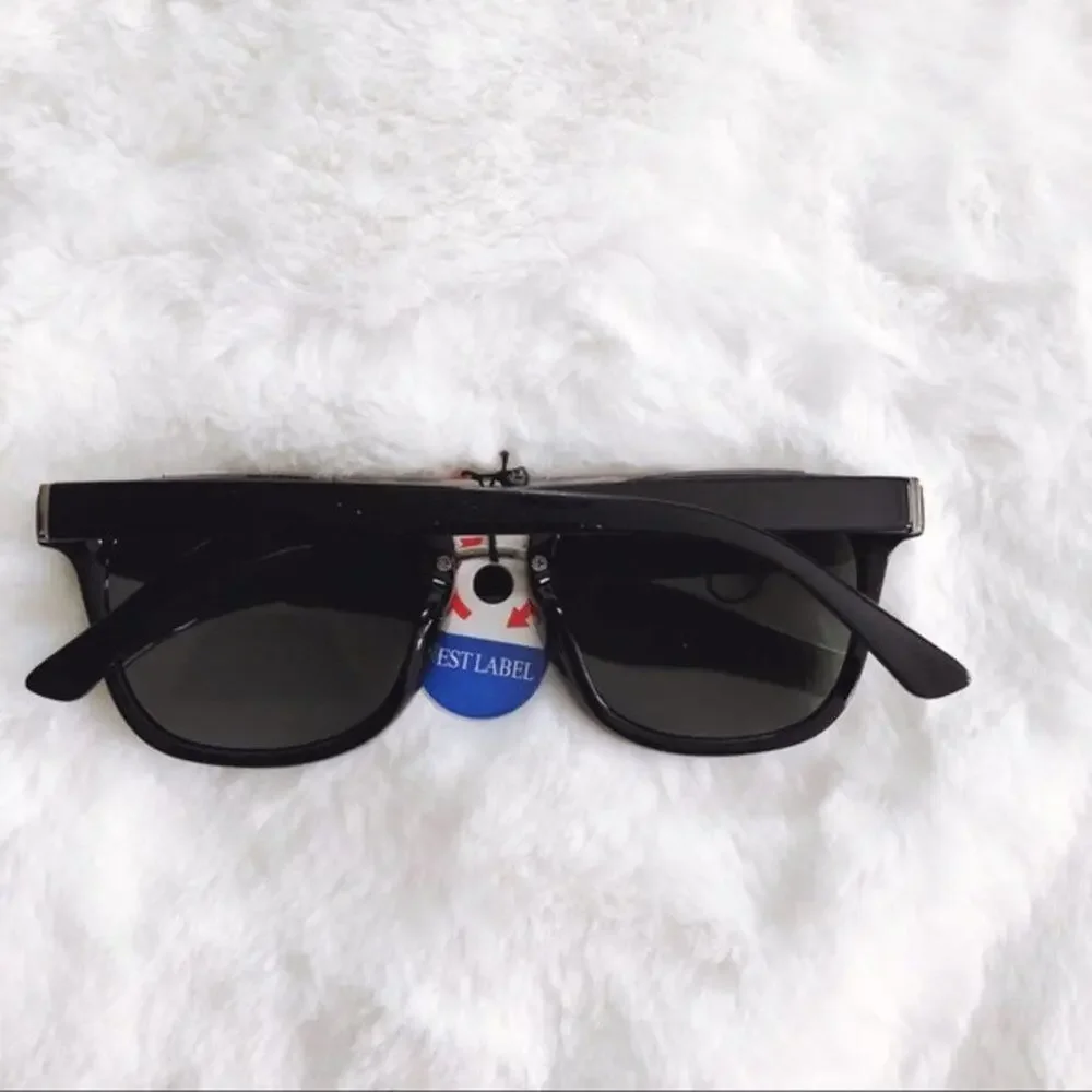 Ashe Glossy Black Polarized Sunglasses - Picture 10 of 10